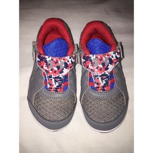 Under Armour tennis shoes